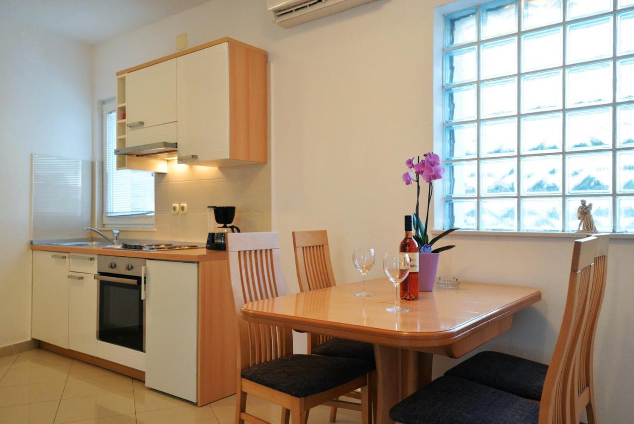 Apartmani Vedrana, มูร์แตร์ ภายนอก รูปภาพ